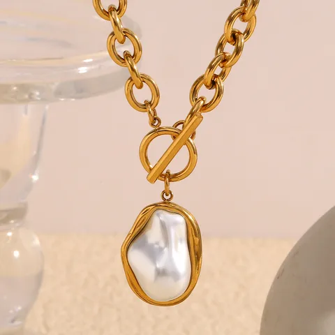 Gilded Grace Pearl Pendant